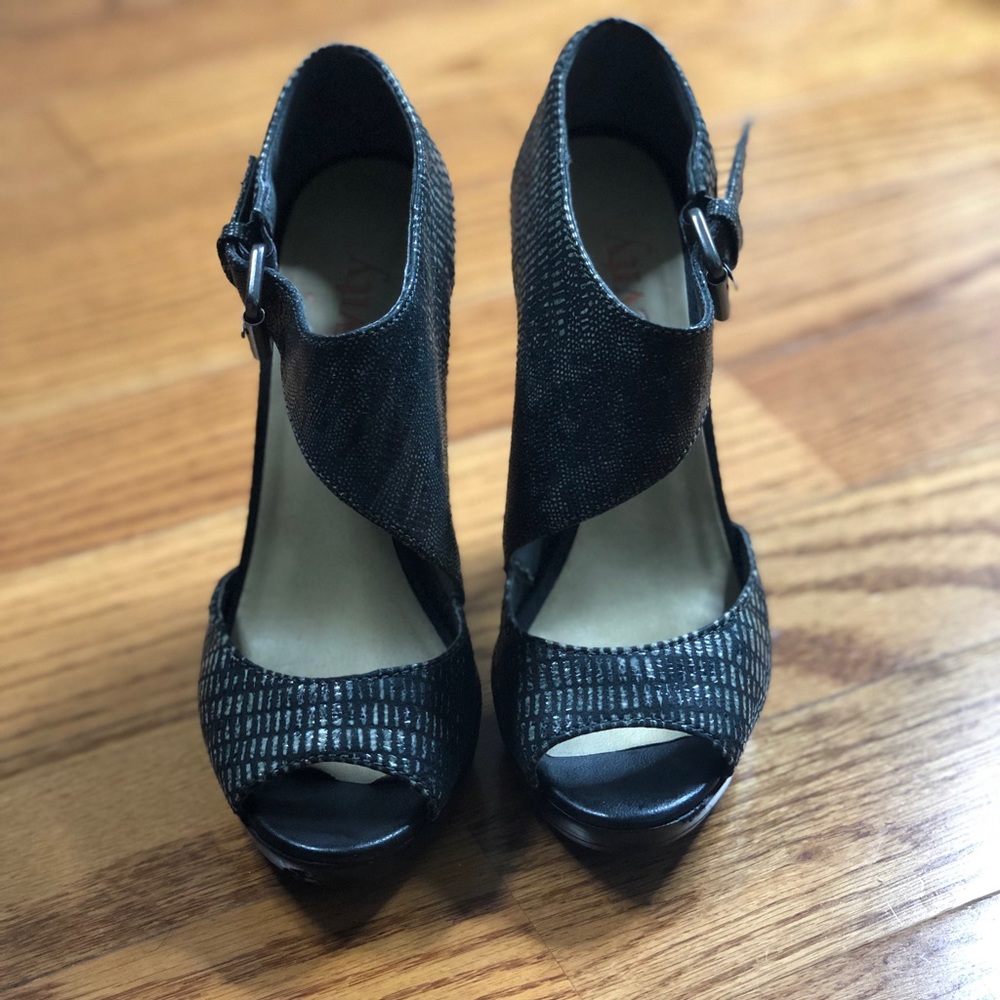 Levity Peep toe Heels